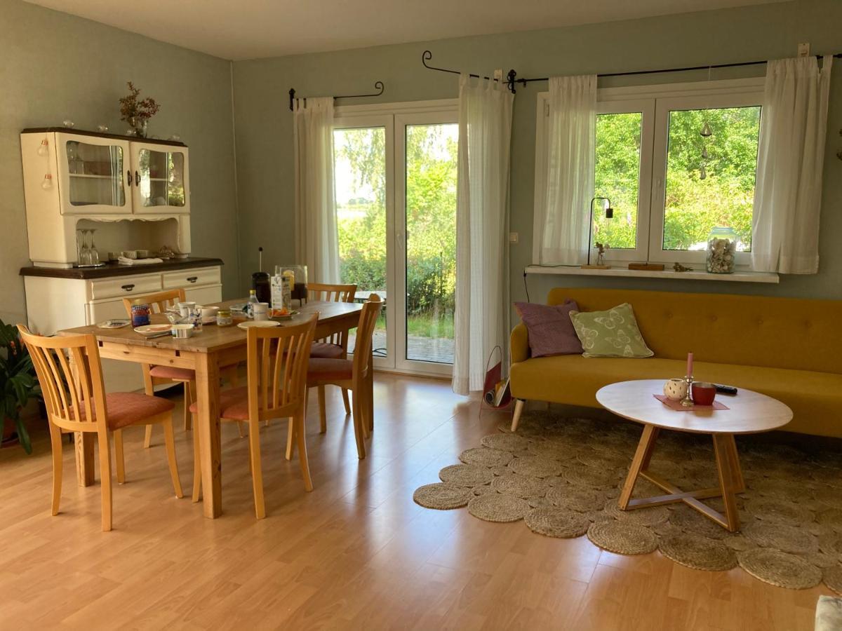 Ferienhaus am Wasser im Grünen Zecherin Exterior foto